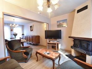 Living room - Peaceful Holiday Home in Burgundy Near Forest (Chevagny-les-Chevrières)