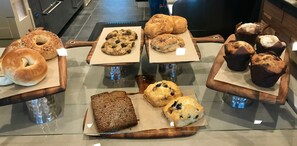 Daily cooked-to-order breakfast for a fee - Courtyard Winter Haven (Winter Haven)