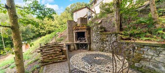 Forest-edge Hideaway, Bouillon
