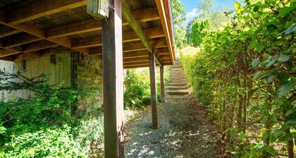 Forest-edge Hideaway, Bouillon