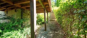 Forest-edge Hideaway, Bouillon