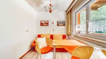 Apartment | Dining