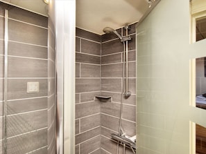 Bathroom - Vintage Holiday Home in Verlaine-sur-ourthe With Valley View (Durbuy)