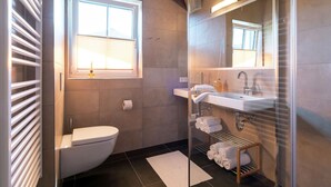 Bathroom - Luxurious Holiday Home in Piesendorf With Sauna (Piesendorf)