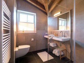 Chalet | Bathroom - Luxurious Holiday Home in Piesendorf With Sauna (Piesendorf)