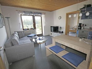 Living room - Cosy Apartment With Terrace and Garden Access in a Quiet Wooded Area (Goessweinstein)