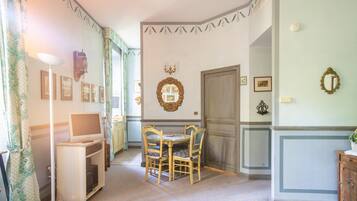 Apartment | Dining