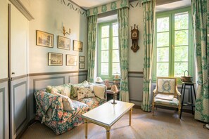 Apartment | Living room - Villa in Grimaud Near Tennis Court & Pool (Montbrun-les-Bains)
