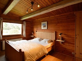 Chalet | 2 bedrooms, individually furnished, bed sheets