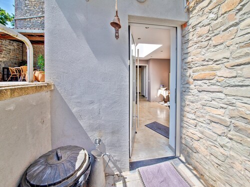 Stylish Stay Near Forest