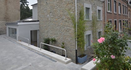 Stylish Stay Near Forest