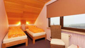 Apartemen | 2 kamar tidur dan dilengkapi dengan perabotan berbeda-beda