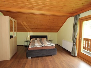3 bedrooms, individually furnished, cots/infant beds, bed sheets - Cozy Chalet Near Ski Area in Stall (Stall)