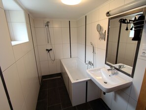 Shower, towels - Cozy Chalet Near Ski Area in Stall (Stall)