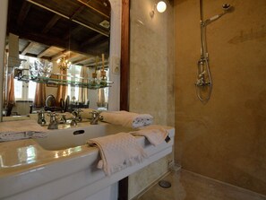 Apartment | Badezimmer | Handtücher