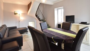 Dining - Cosy Holiday Home in Port-en-bessin-huppain With Terrace (Port-en-Bessin-Huppain)