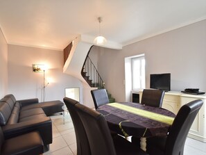 Dining - Cosy Holiday Home in Port-en-bessin-huppain With Terrace (Port-en-Bessin-Huppain)