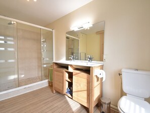 Bathroom - Cosy Holiday Home in Port-en-bessin-huppain With Terrace (Port-en-Bessin-Huppain)