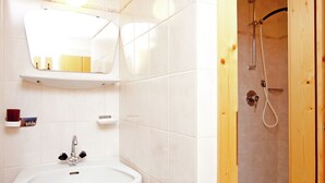 Bathroom - Comfy Apartment in Zell am Ziller With Ski-storage & Balcony (Gerlosberg)