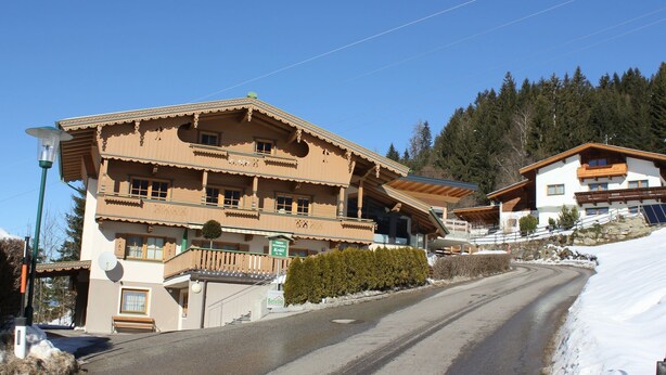 Exterior - Comfy Apartment in Zell am Ziller With Ski-storage & Balcony (Gerlosberg)