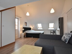 5 Schlafzimmer, Babybetten, Bettwäsche