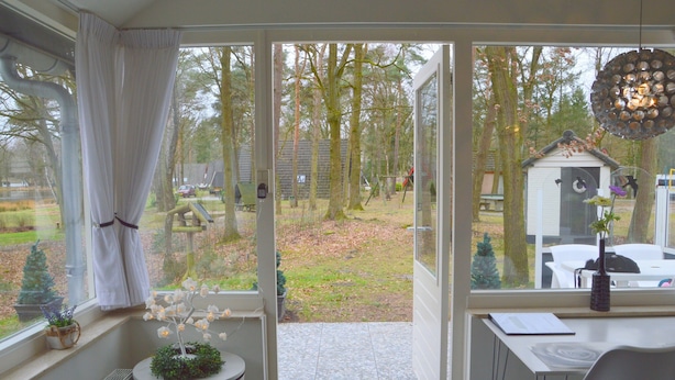 A room with a large window, a desk, and a chair. - Holiday Home in Stramproy Near Nature Reserves (Stramproy)