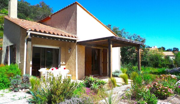 Villa | Exterior - Villa in Le Boulou With Scenic Hilltop Views (Le Boulou)