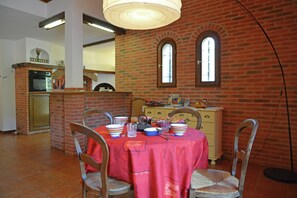 Villa | Dining - Villa in Le Boulou With Scenic Hilltop Views (Le Boulou)