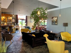 2 restaurantes, é servido almoço