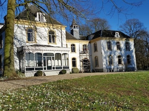 Exterior - Spacious Holiday Home Near Forest in Bronckhorst (Baak)