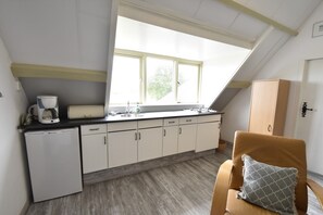 Apartment | Private kitchen - Apartment in Hippolytushoef for 2 Guest (Hippolytushoef)