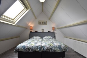 Apartment | 1 bedroom, individually furnished, bed sheets