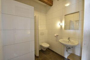 House | Bathroom - Studio Hazenborgh in Callantsoog Near the sea (Callantsoog)