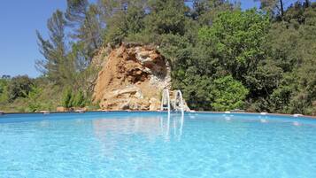 Kolam renang outdoor