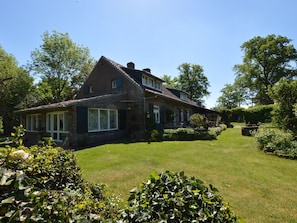 Unclassified image, 3 of 37, button - Holiday Home in Lottum With Terrace,garden,bbq,pond, Parking (Lottum)