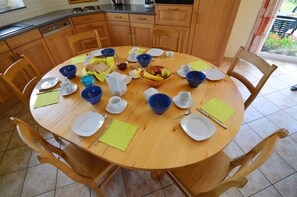 Cottage | Dining