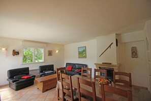 Living room - Villa in Provence With Pool and Garden (Saint-Paul-en-Foret)