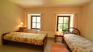 2 chambres, ameublement personnalisé, draps fournis