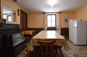 House | Dining - Peaceful Retreat in Ferrieres (Ferrieres)