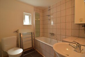 House | Bathroom | Shower - Peaceful Retreat in Ferrieres (Ferrieres)