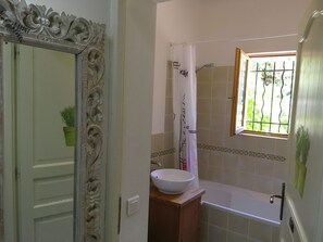 Bathroom - Quaint Holiday Home With Private Pool in Lorgues France (Lorgues)