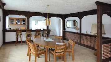Apartment | Dining
