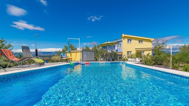 Unclassified image, 1 of 38, button - Spacious 4 Bedroom Apartment With Beautiful Private Pool, Terrace, Taverne, BBQ (Podgradina)