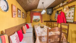 Unclassified image, 4 of 38, button - Spacious 4 Bedroom Apartment With Beautiful Private Pool, Terrace, Taverne, BBQ (Podgradina)