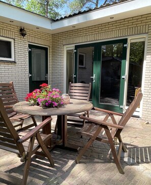 House | Balcony - Refined Holiday Home in Guelders near Forest (Zelhem)