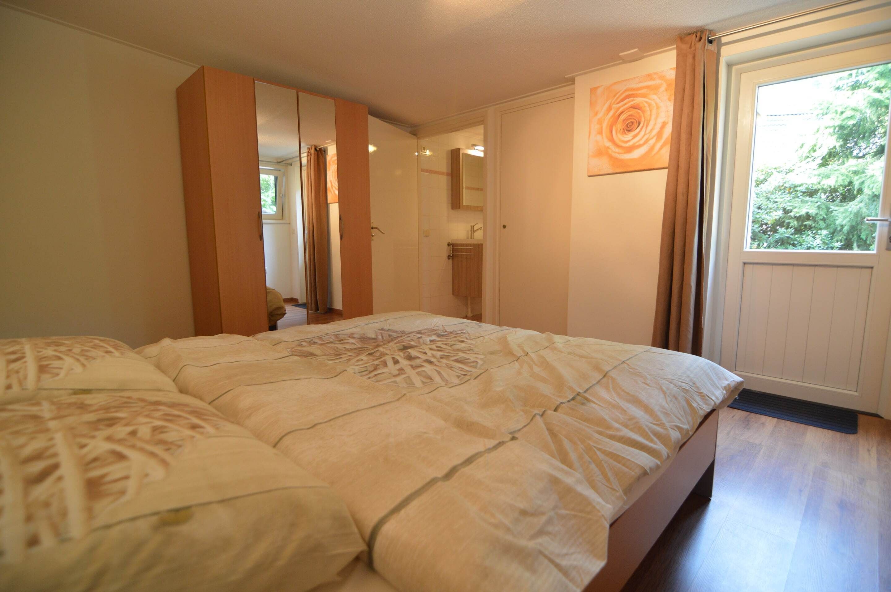 2 bedrooms, bed sheets