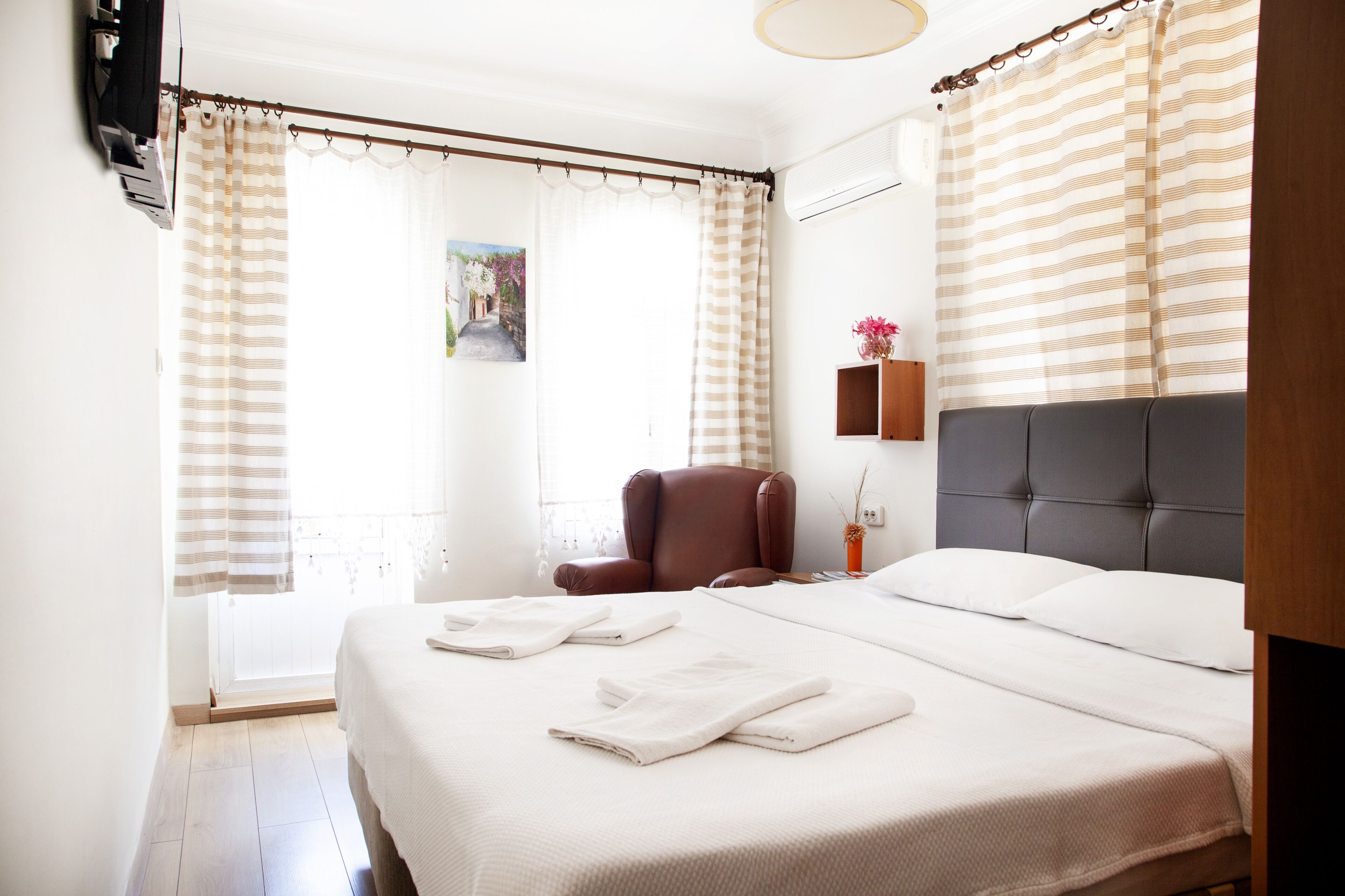 standard double room | minibar, in-room safe, iron/ironing board, free wifi