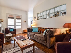 Apartment | Living room - Lovely Apartment in Locmiquélic With Garden Near Beach (Locmiquelic)