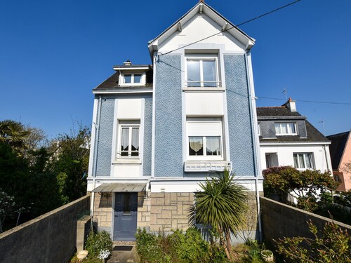 Lovely Apartment in Locmiquélic With Garden Near Beach