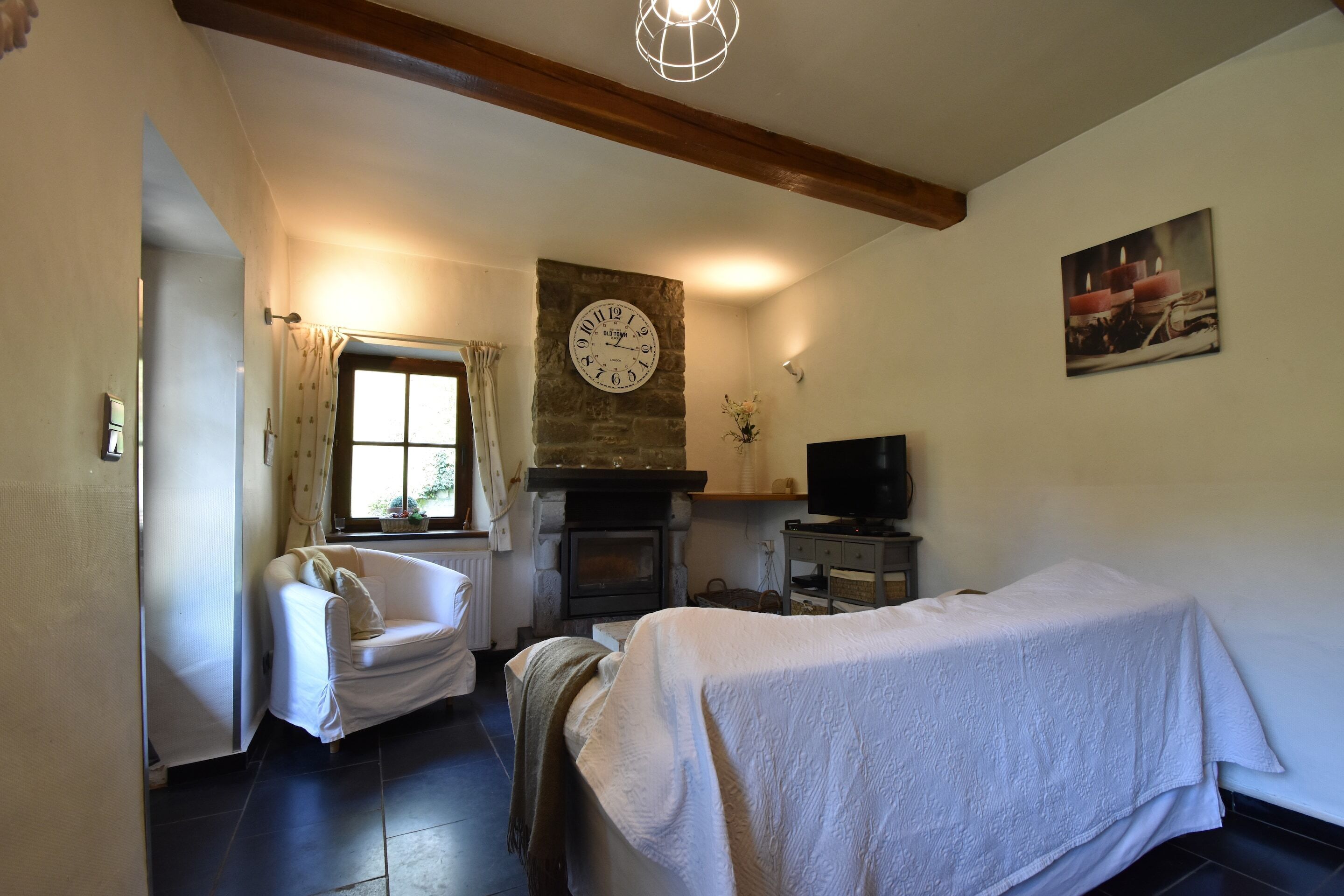 Cottage | Living room | Fireplace